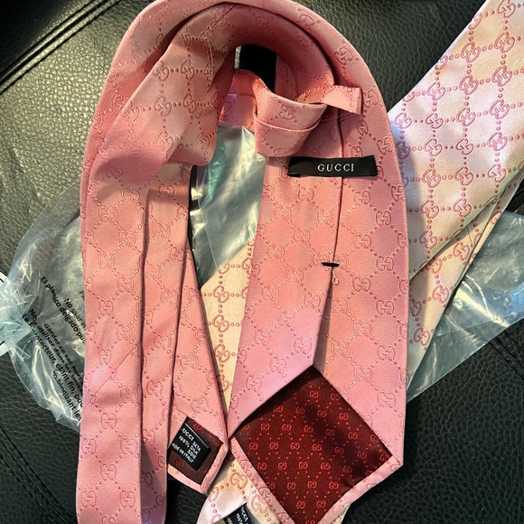 Gucci Men’s neckties - Picture 1 of 3